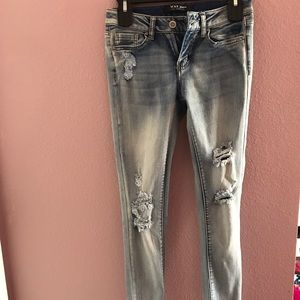 Light Washed Jeans | Rips | Low Rise